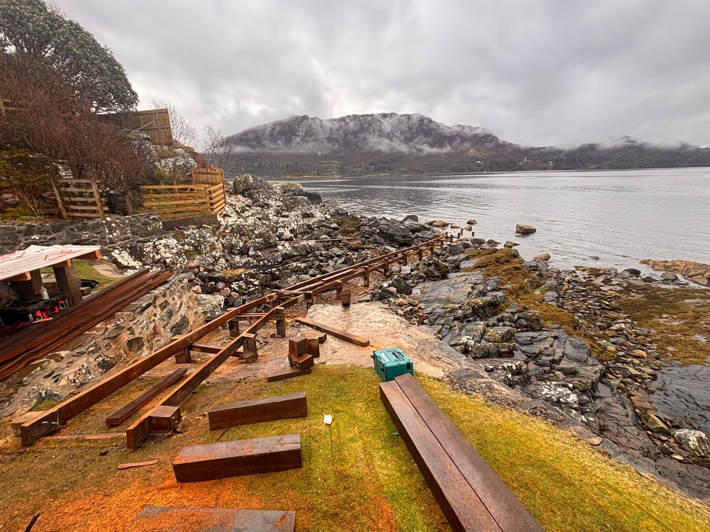 Greenheart timber boat launch rail system for tidal shoreline access
