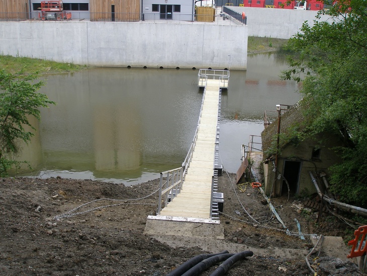 A floating water pumping platform with pedestrian access